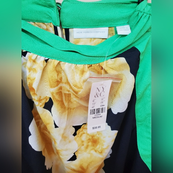 New York and Company Spring/ Summer Blouse - Picture 3 of 4